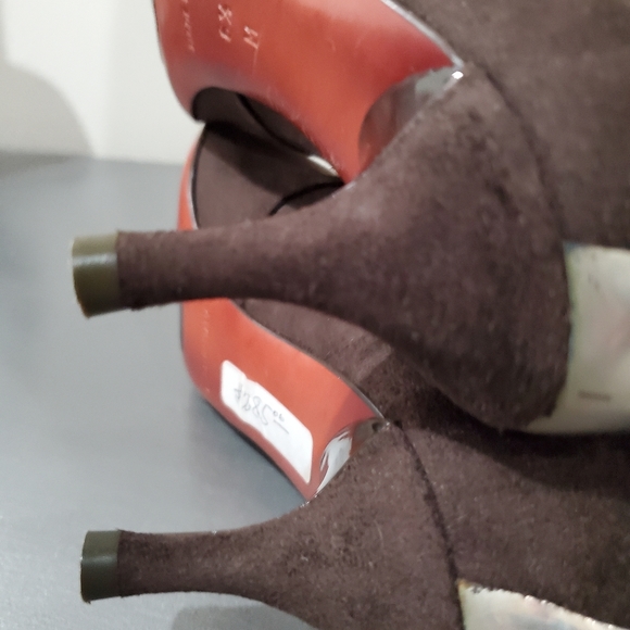 DONALD PLINER CHOCOLATE SUEDE LEATHER BOOTS. 6.5 - Picture 12 of 16